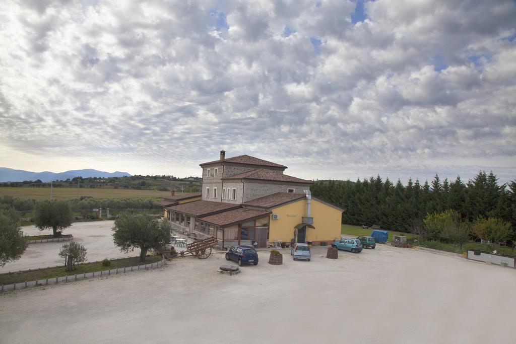 Villa Agriturismo La Vecchia Cascina Di Paolo & Belinda Pietrelcina Exterior foto